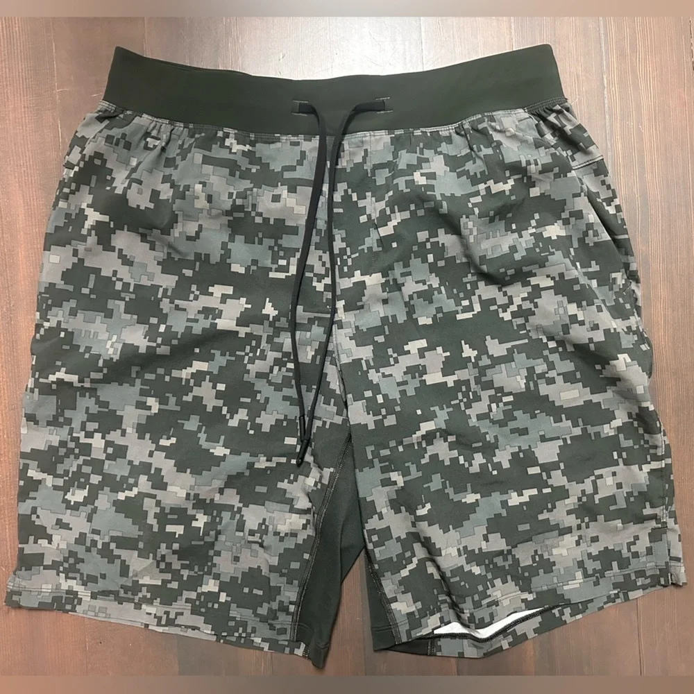 Lululemon T.H.E Shorts Pixel Camo Size L
